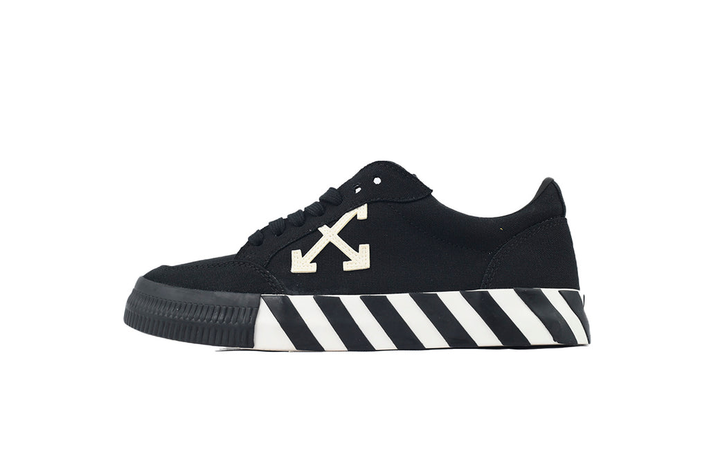 Off-White Women's Vulc Low Black Sneakers with White Arrow