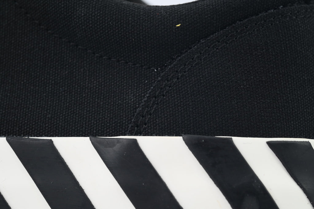 Off-White Women's Vulc Low Black Sneakers with White Arrow