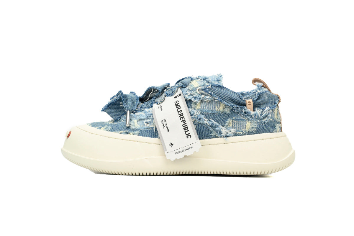Smilerepublic Canvas Sneakers – Light Blue