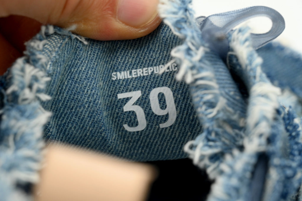 Smilerepublic Canvas Sneakers – Light Blue