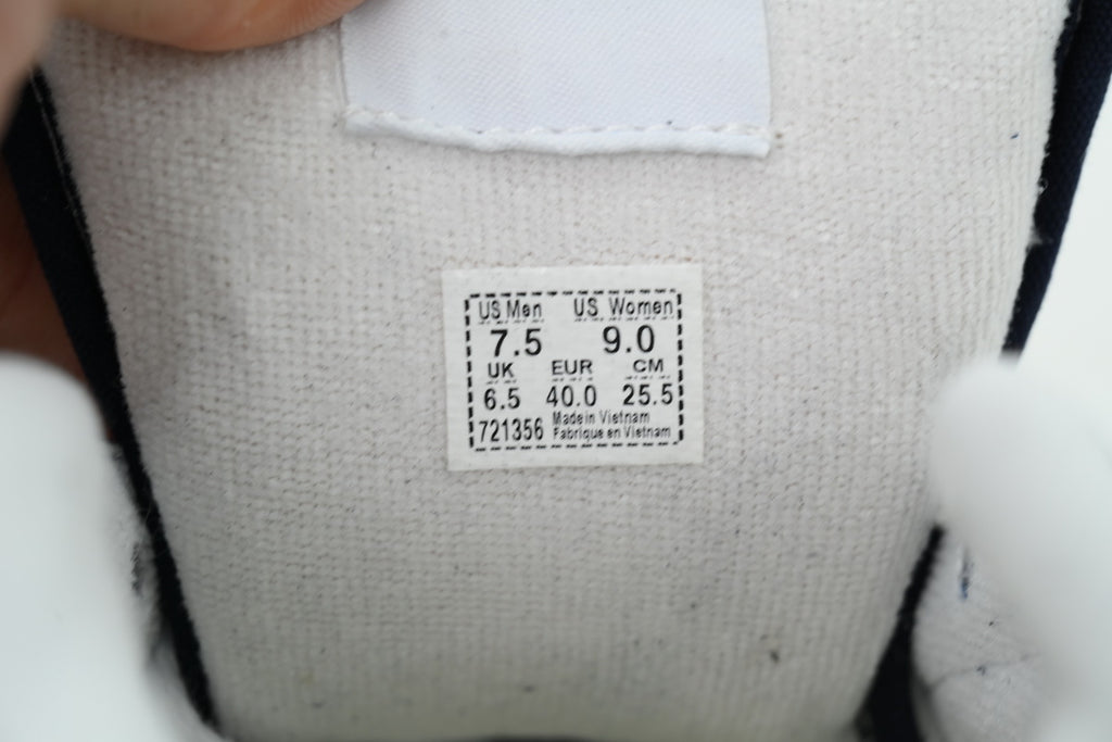 Vans Knu Skool Navy White Sneakers