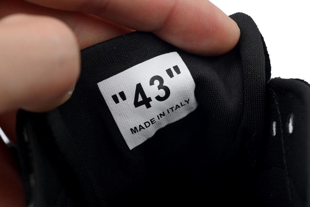 Off-White Vulc Low Black White Sneakers with Pink Arrow
