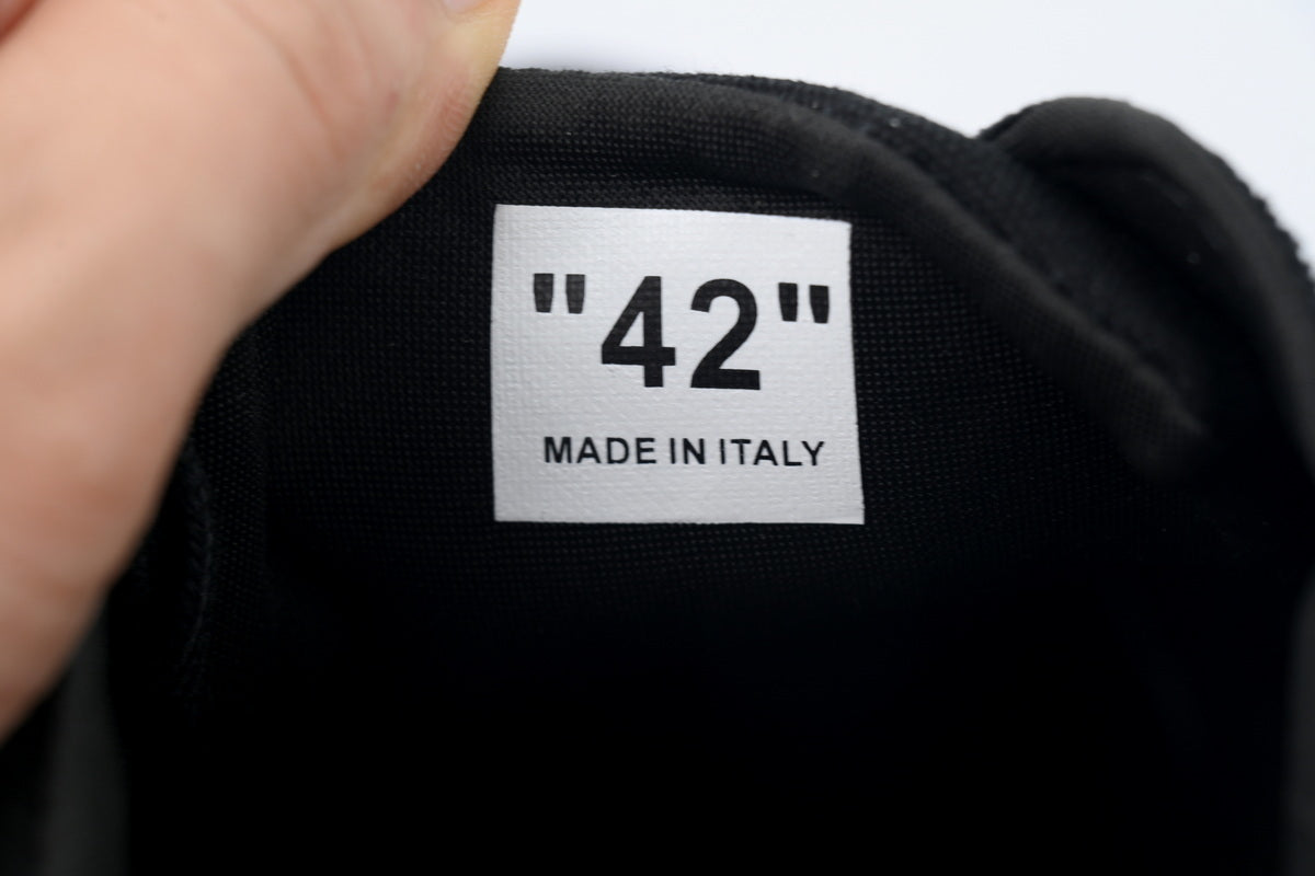 Off-White Women's Vulc Low Black Sneakers with White Arrow