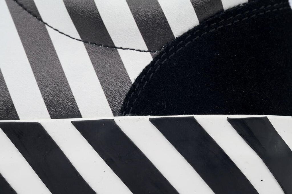 Off-White Vulc Low Black White Sneakers with Pink Arrow