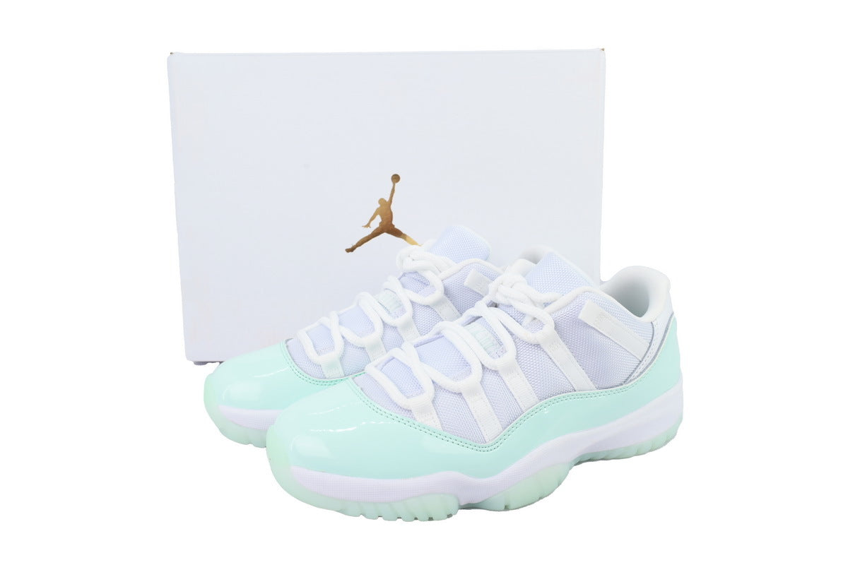 Air Jordan 11 Retro Low 'Igloo'